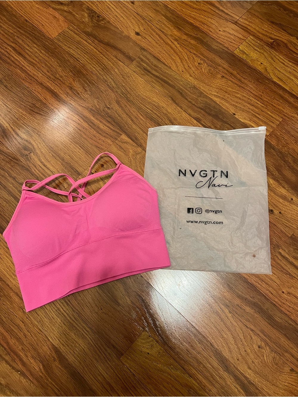 Like new NVGTN Flourish Seamless Sports Bra Bubblegum pink Medium